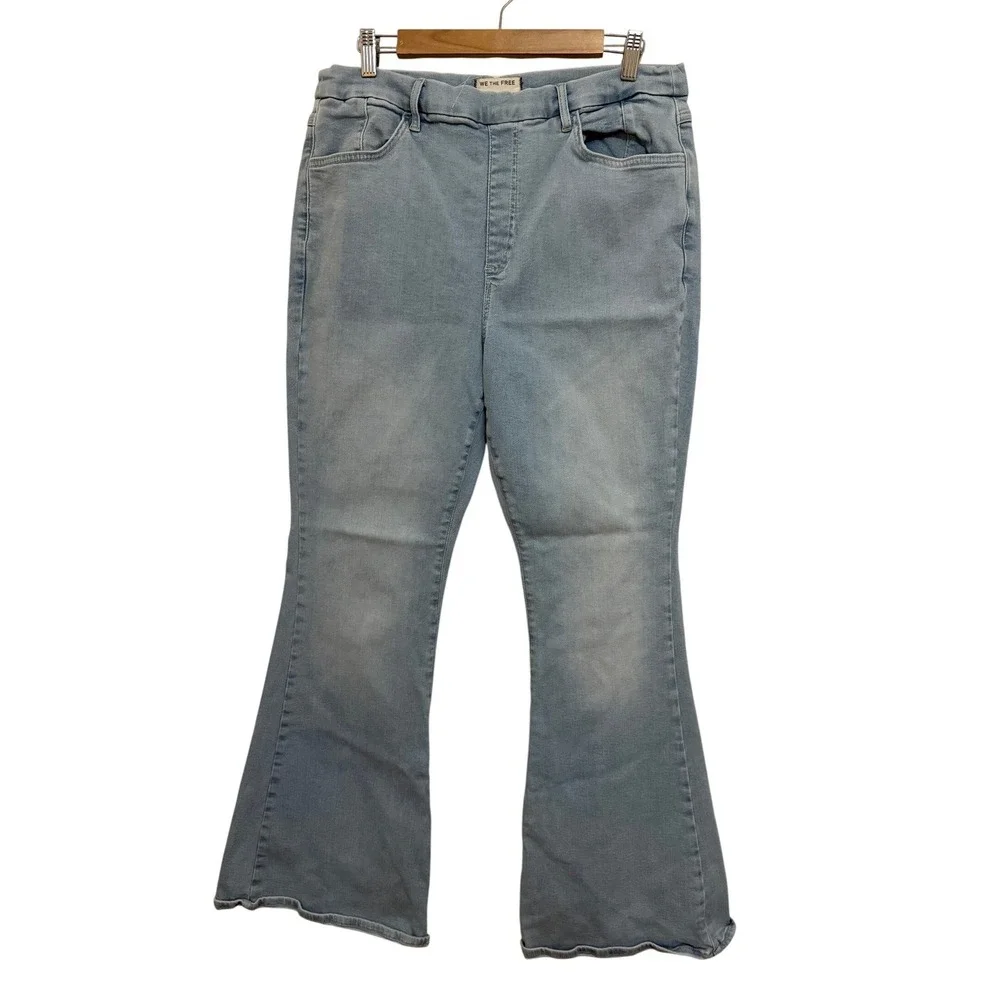 We The Free Women CRVY Flare Jeans XL Light Wash High Rise Boho 70s Retro Denim